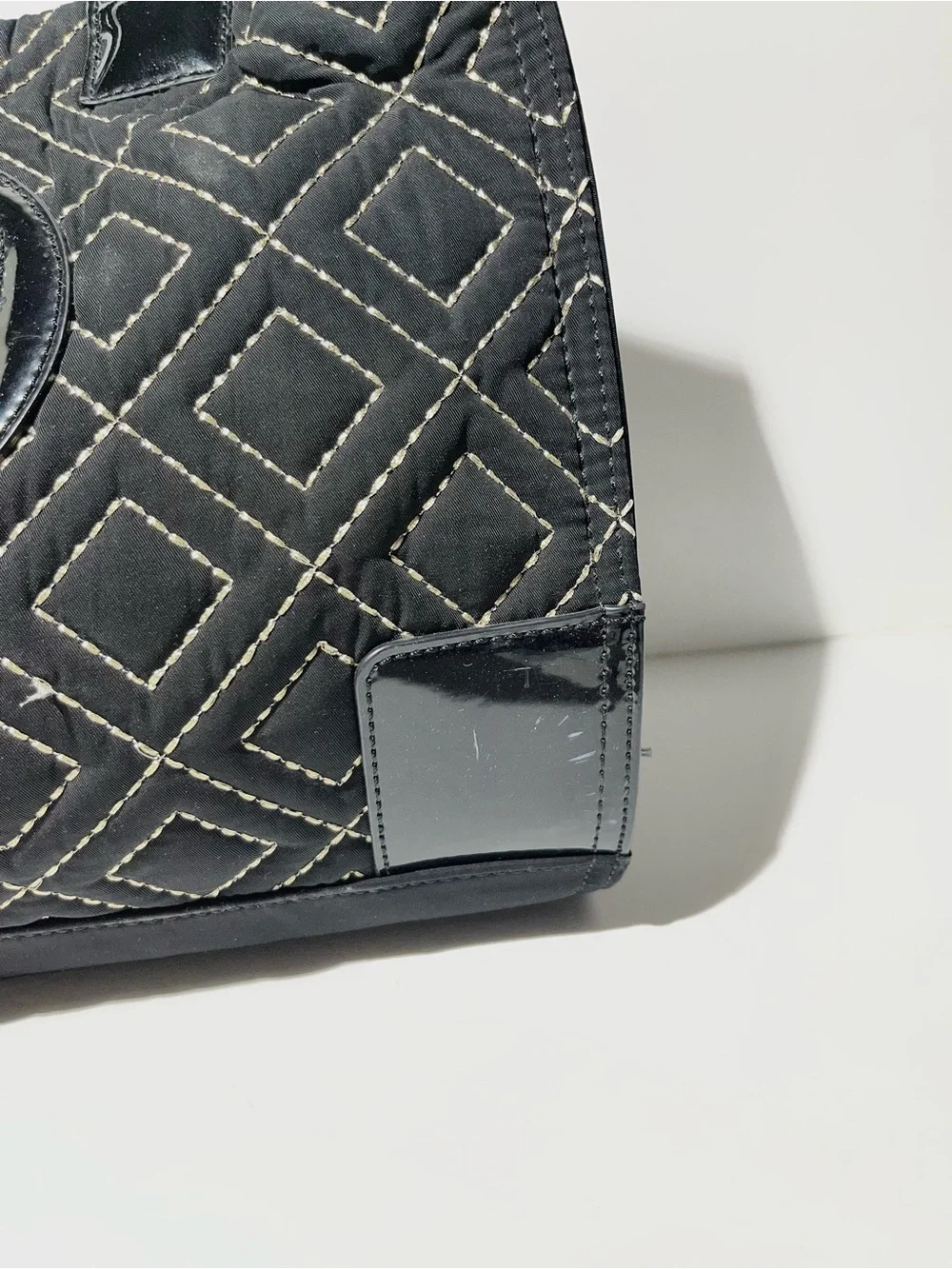 😍 Tory Burch Black Quilted Diamond Tote with Patent Trim. Scuff marks on corners